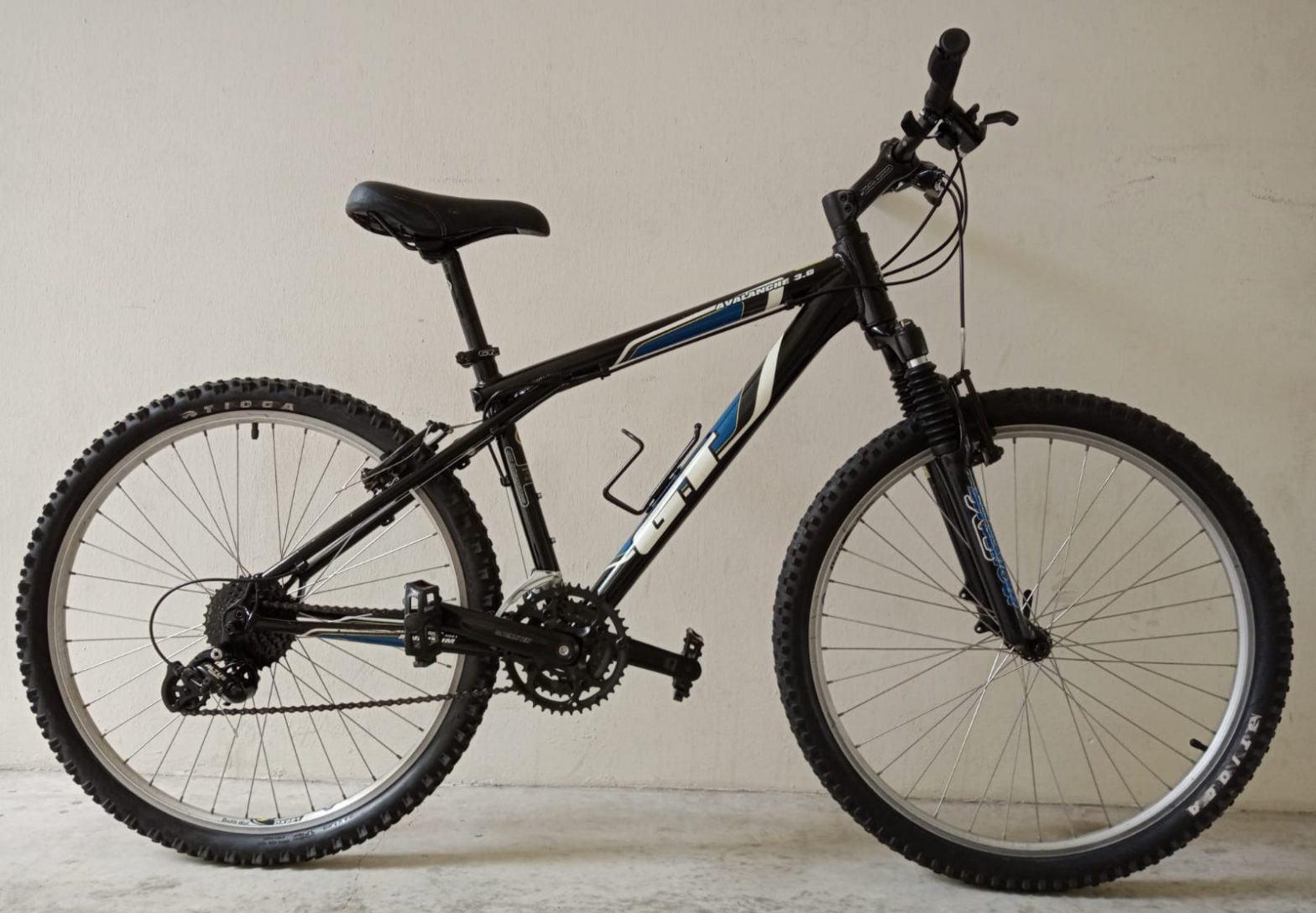 GT Avalanche 3.0 mountain bike size S 16.5 499. NOW